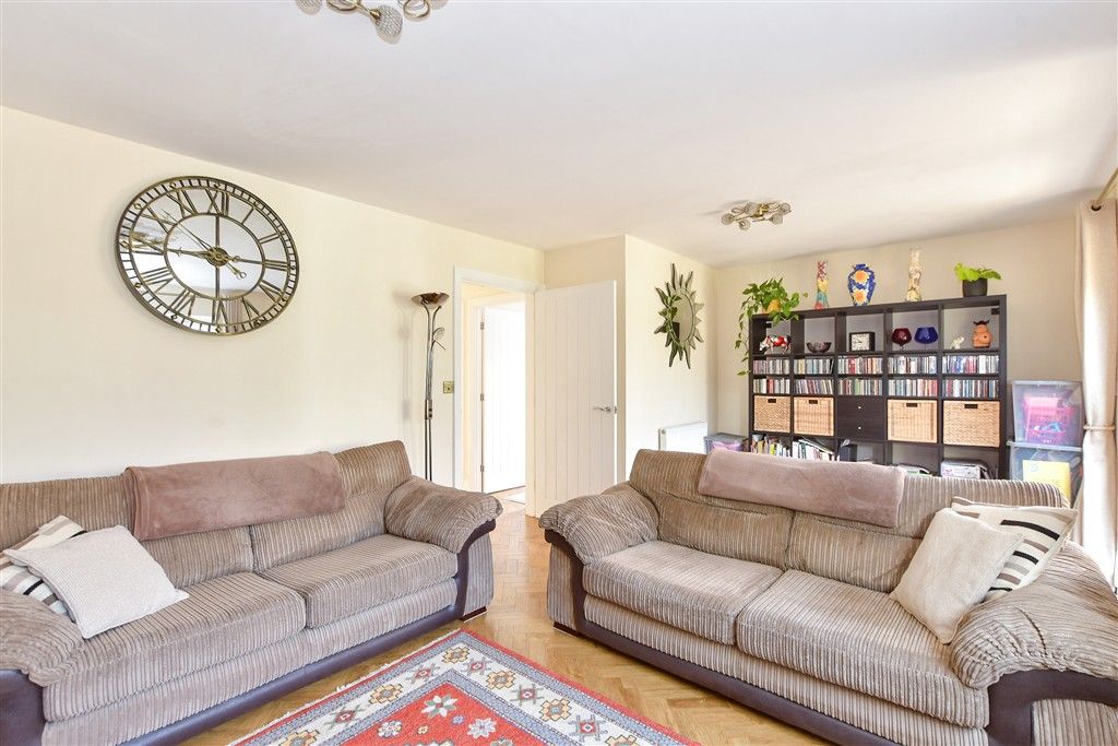 Property photo 3 of 17 Lounge
