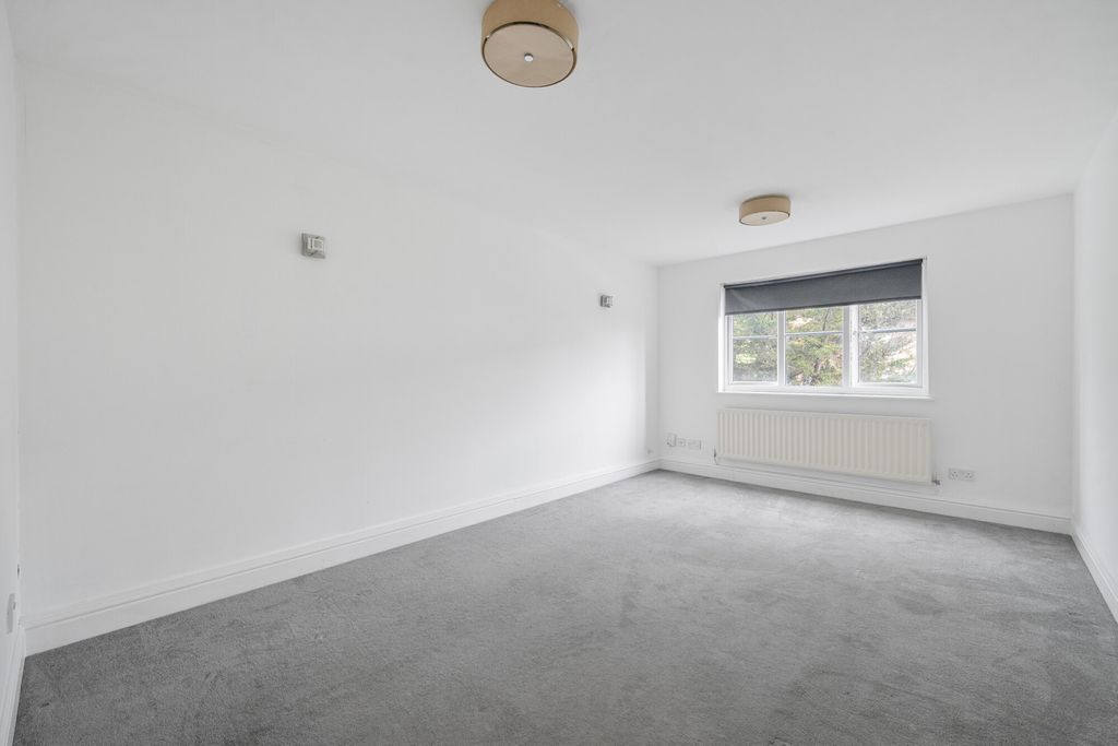 Property photo 1 of 14 Bedroom