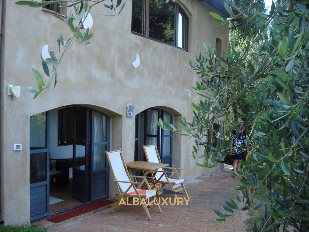 Property photo 2 of 33