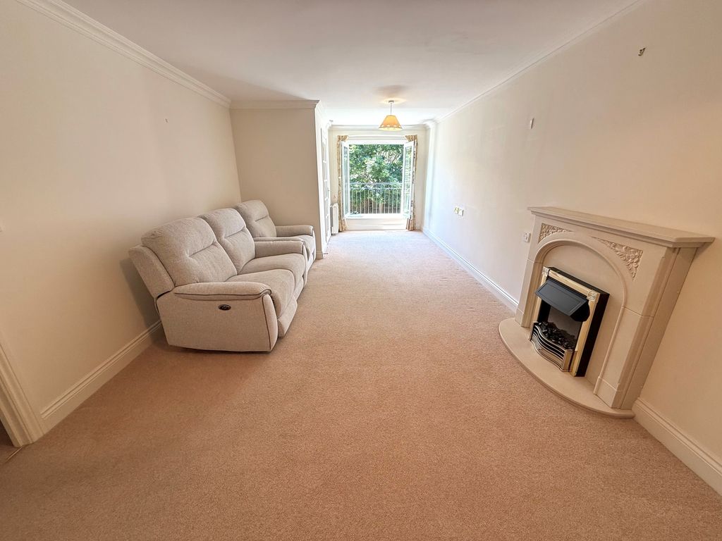 Property photo 2 of 11 16 Pegasus Court Lounge 1
