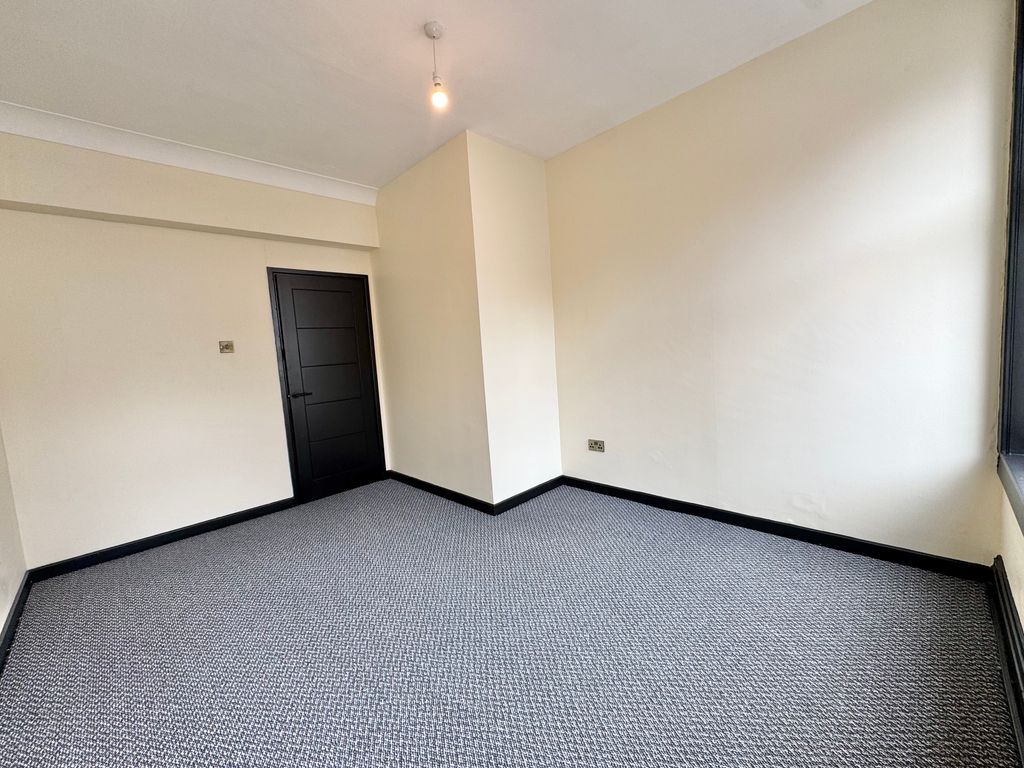 Property photo 3 of 6 Living Room