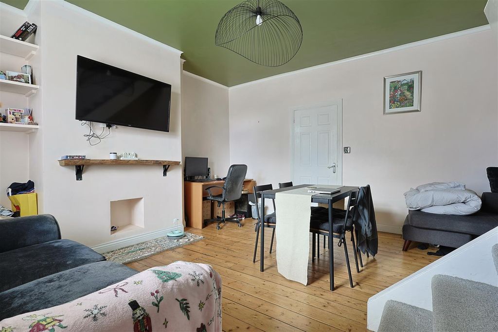 Property photo 2 of 18 21F5Fd70-E7A9-44C2-B253-E442F6Fb9F1E_1_201_A.Jpeg