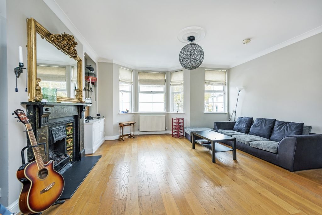 Property photo 3 of 8 Kitchen 1