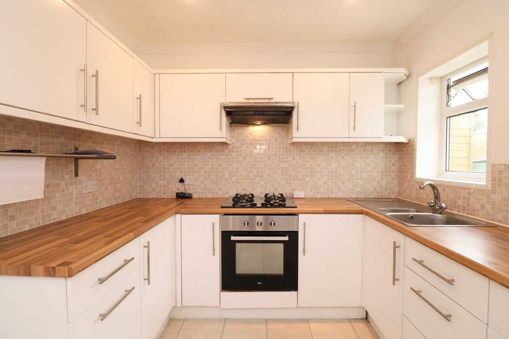 Property photo 2 of 17 Picture No. 32