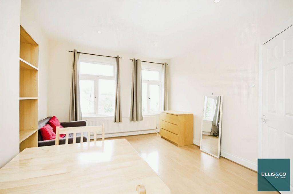 Property photo 3 of 6 Picture No. 11