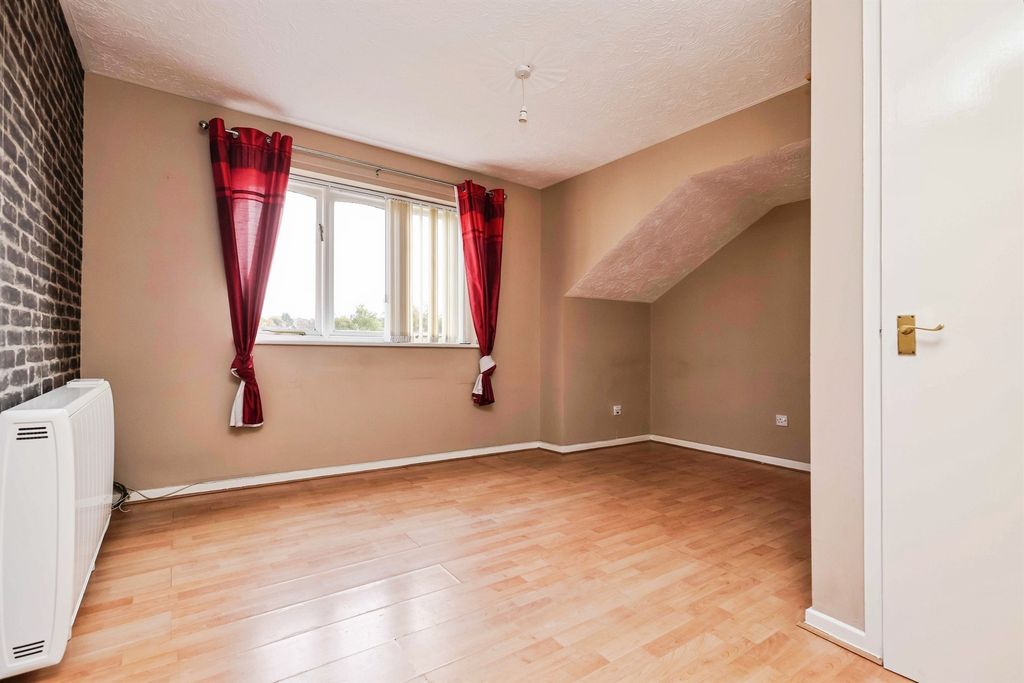 Property photo 3 of 18