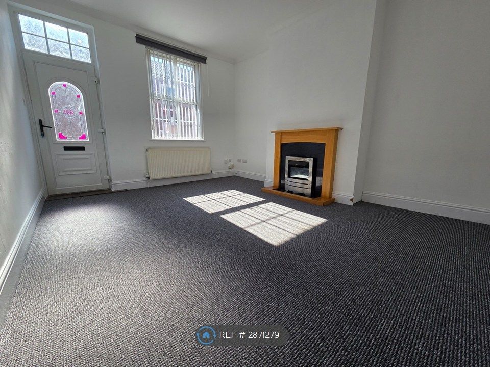 Property photo 1 of 7 Living Room