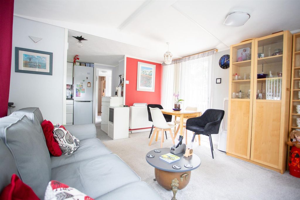 Property photo 3 of 11 Derb8636.Jpg