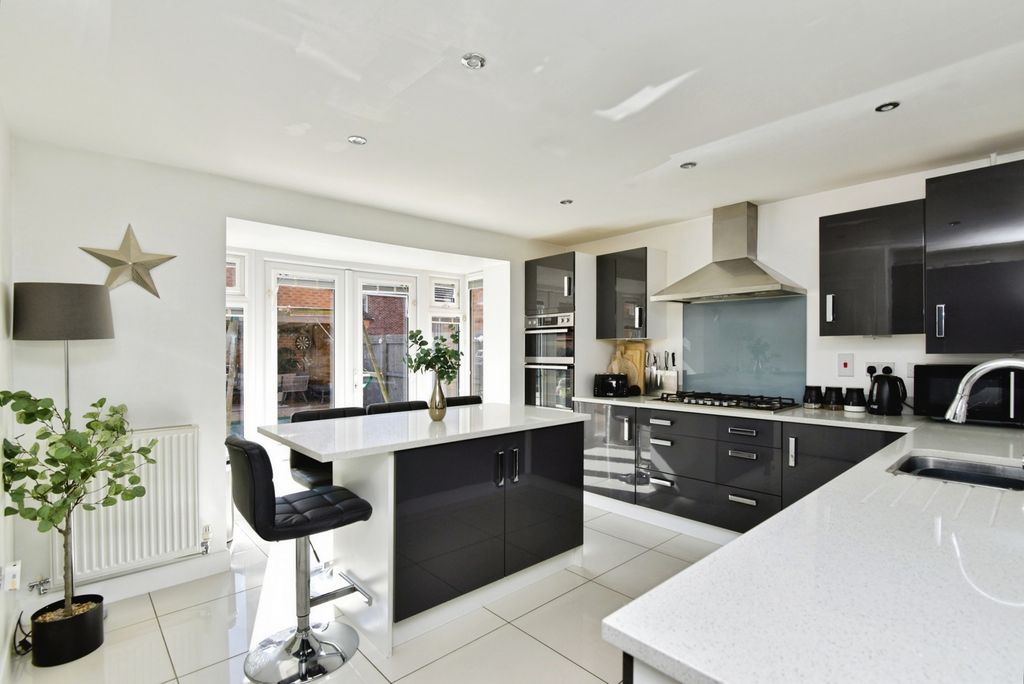 Property photo 2 of 27 Pbox-Img.Jpg