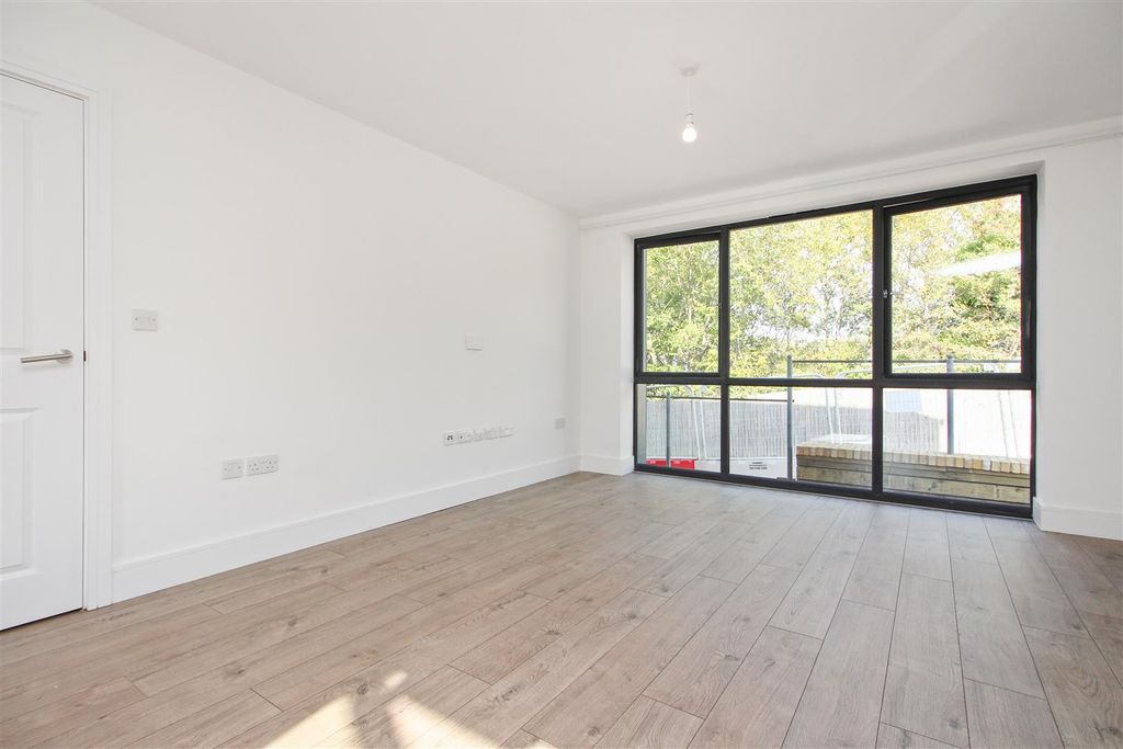 Property photo 2 of 7 Picture 2