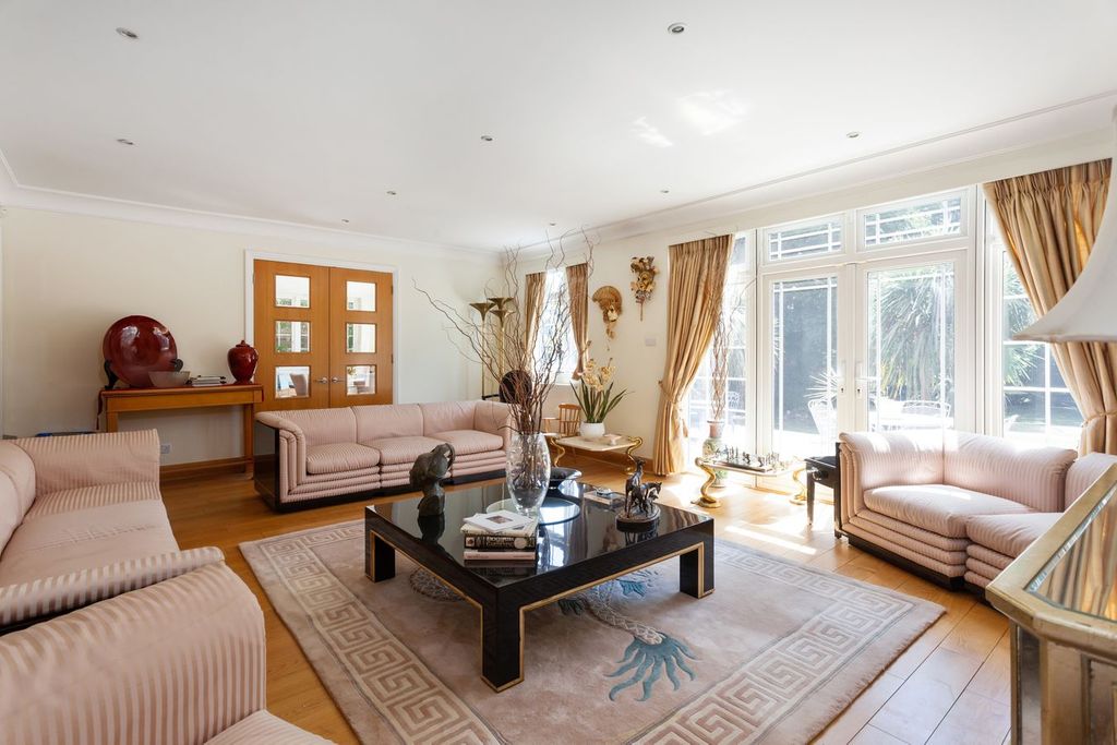 Property photo 2 of 11