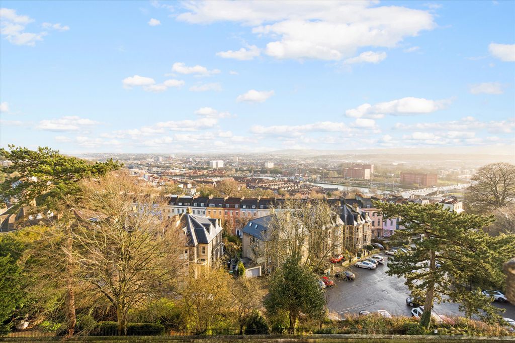 Property photo 2 of 13 Image