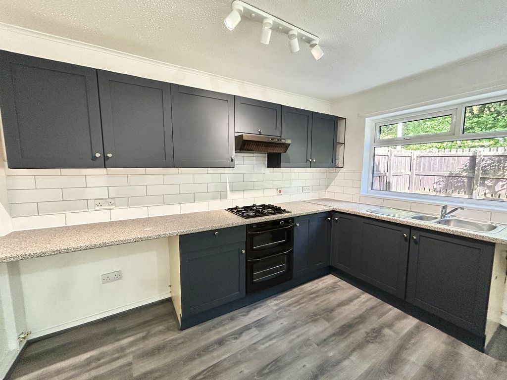 Property photo 2 of 10 Kitchen