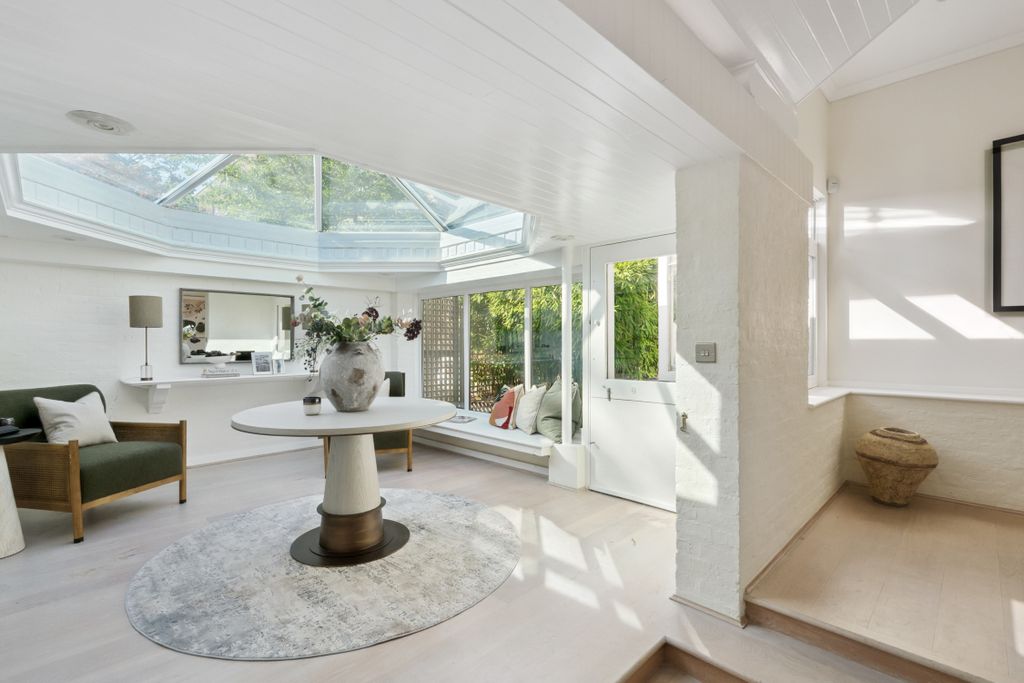 Property photo 3 of 33