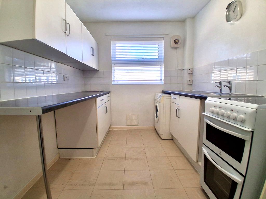 Property photo 3 of 6 Kitchen