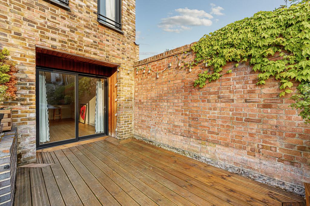 Property photo 3 of 11 Terrace / Patio