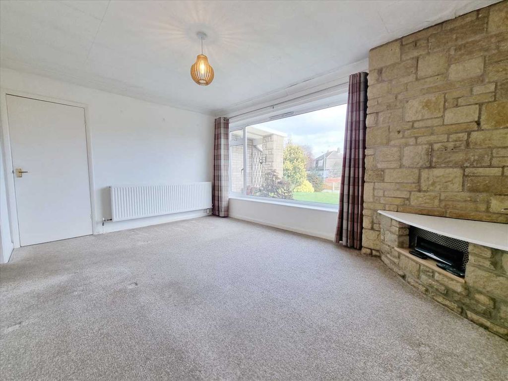 Property photo 2 of 13 Lounge: