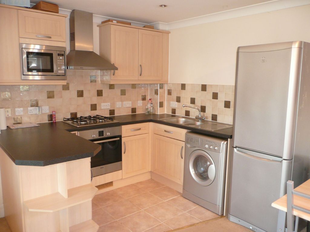 Property photo 2 of 8 Kitchen