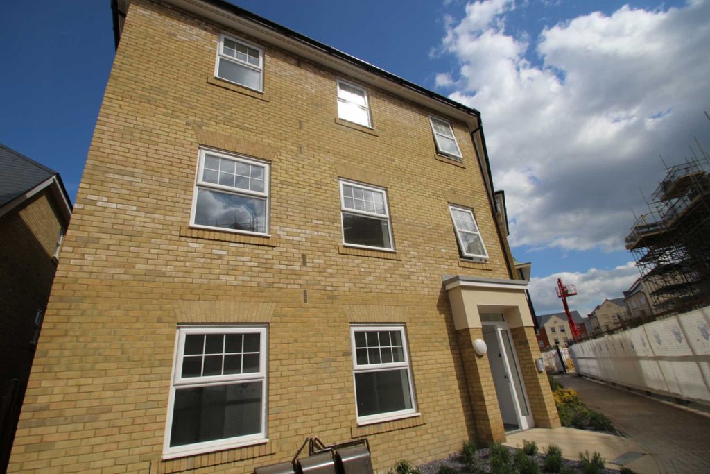 Property photo 3 of 7 External