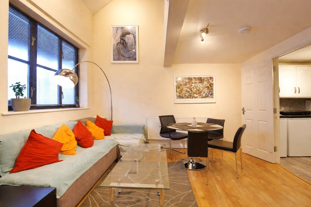 Property photo 3 of 8 Picture No. 23