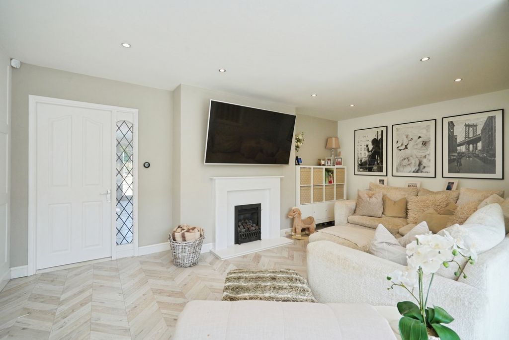Property photo 3 of 26 Pbox-Img.Jpg