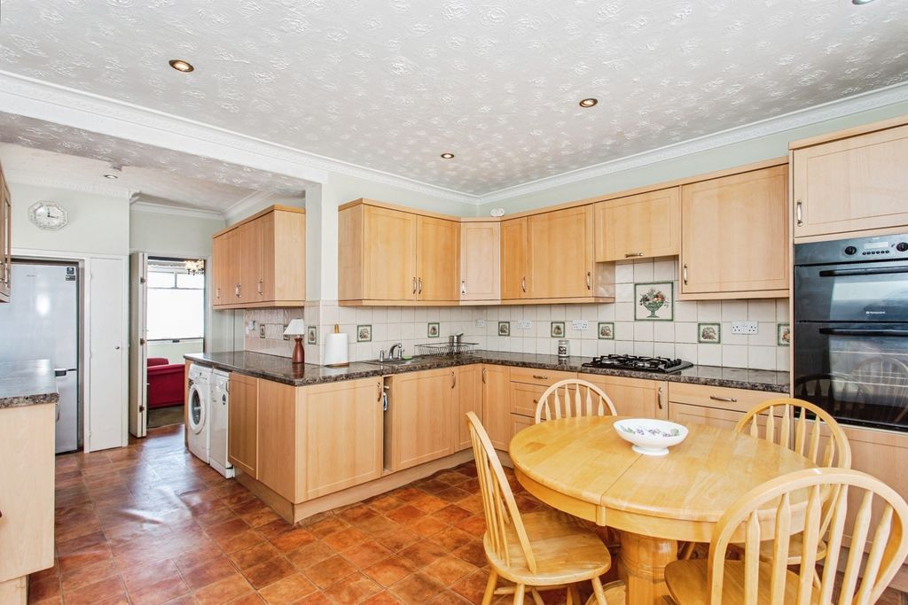 Property photo 3 of 20 Kitchen/Diner