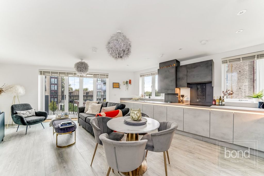 Property photo 3 of 18