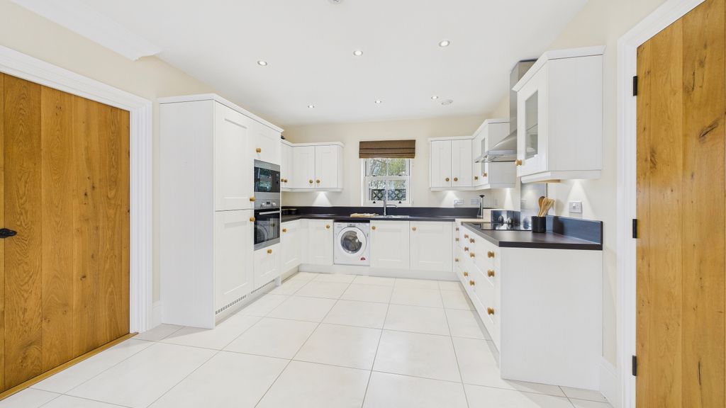 Property photo 2 of 23 Cam02351G0-Pr0089-Still005 (1)