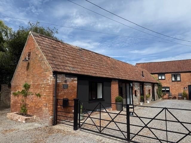 Property photo 2 of 30 Willow Barn