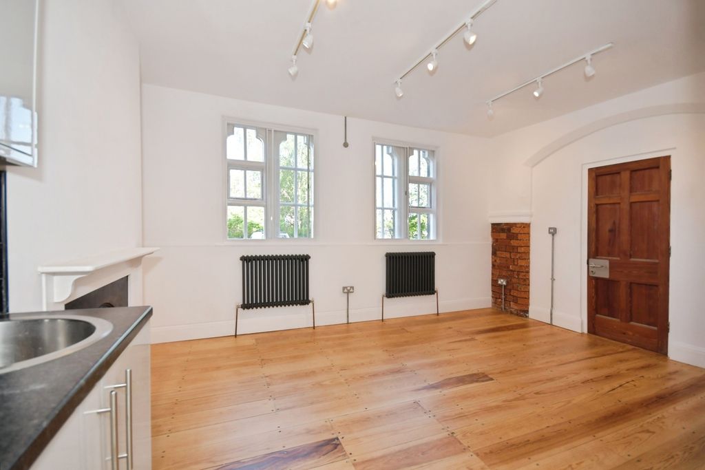 Property photo 3 of 12 Pbox-Img.Jpg