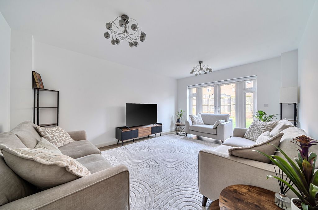 Property photo 3 of 14 1424660-1-69c18B2...