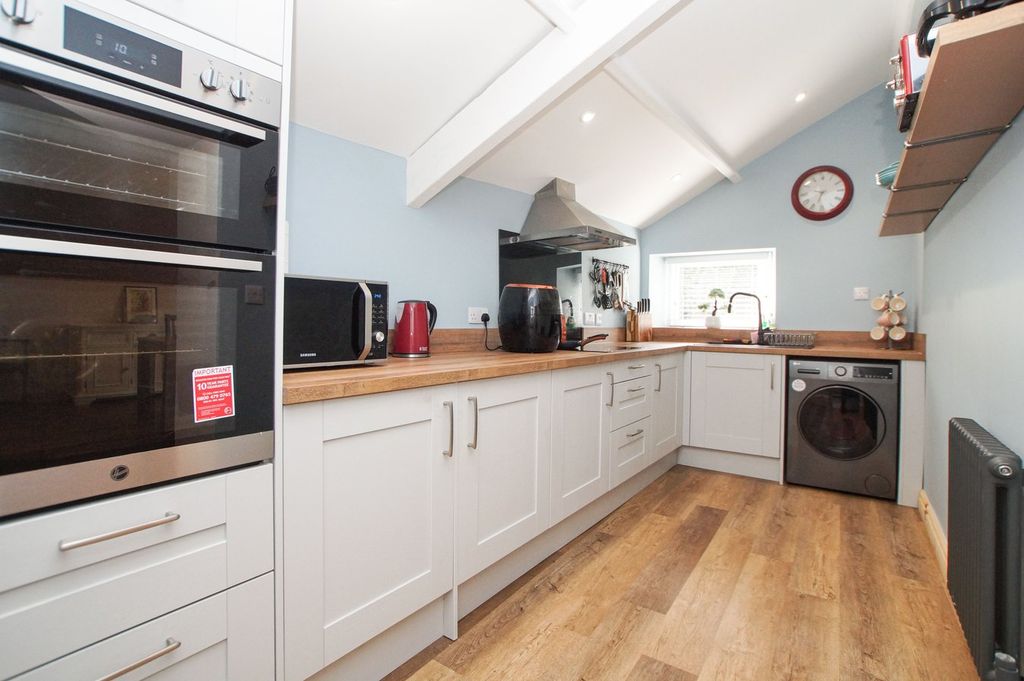 Property photo 2 of 17 Kitchen