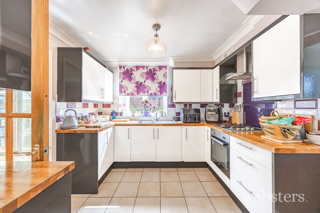 Property photo 2 of 23