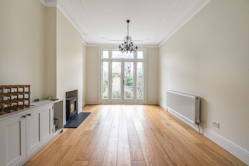 Property photo 1 of 7 819286 (1)