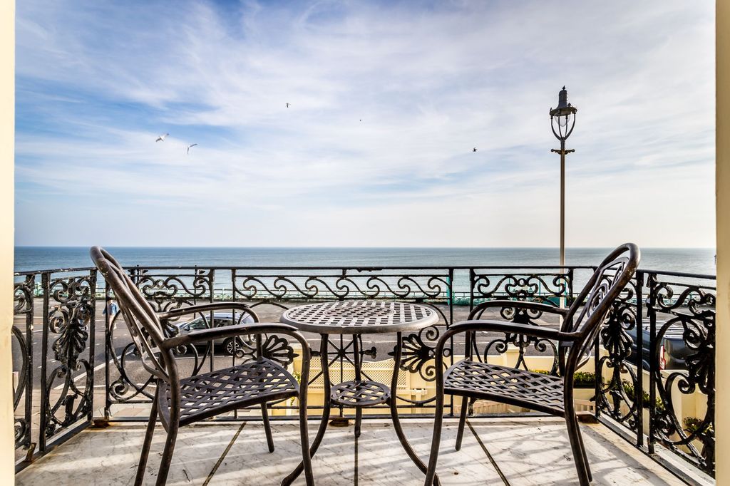 Property photo 3 of 46