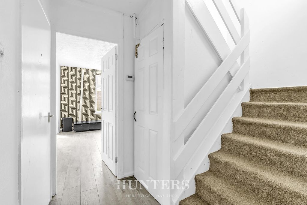 Property photo 2 of 17 Hallway