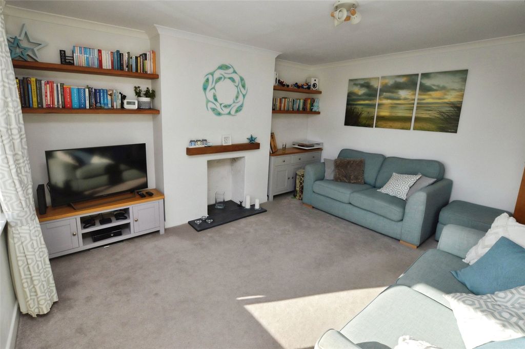 Property photo 2 of 16 Living Room