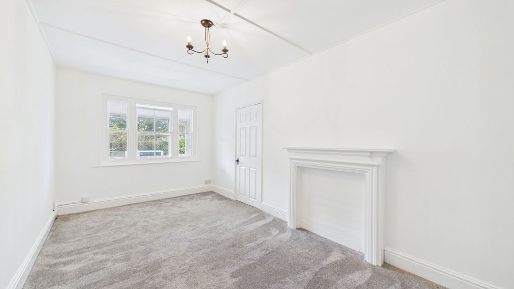 Property photo 3 of 10 Cam02926G0-Pr0339-Still007