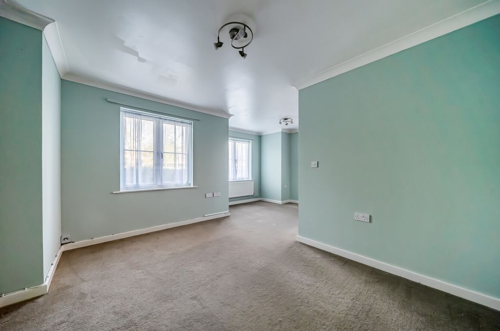 Property photo 2 of 11 1441036-15-69d6Be...