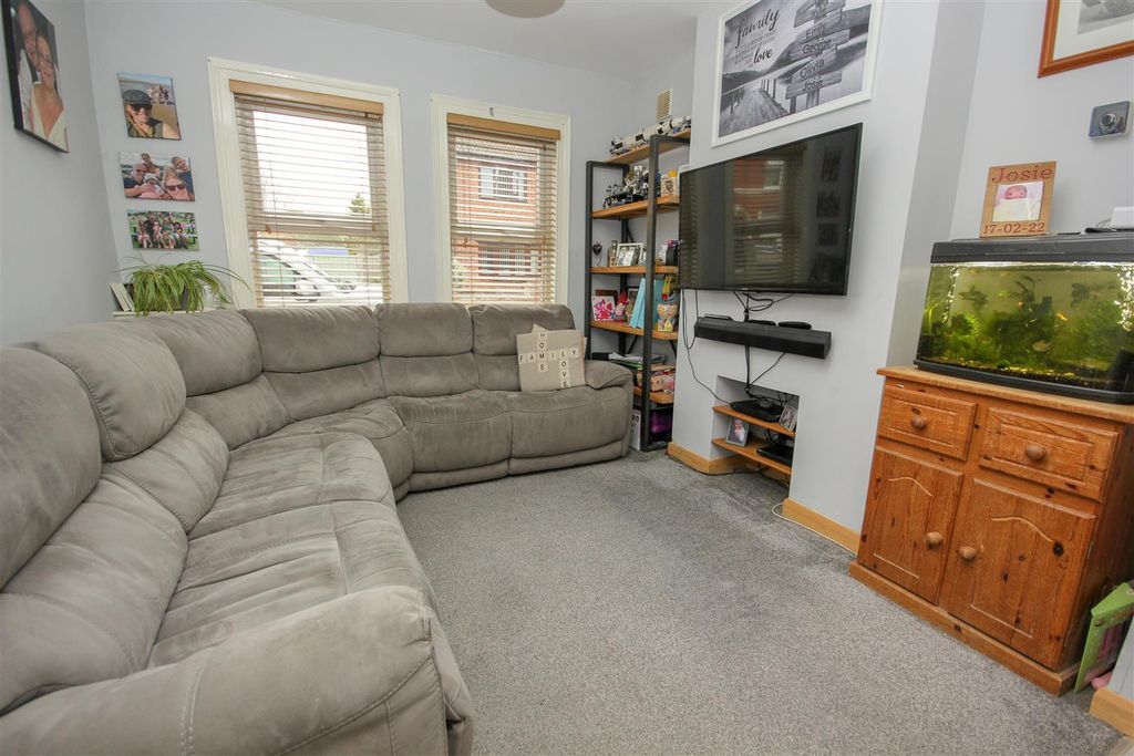 Property photo 2 of 9 Lounge.Jpg