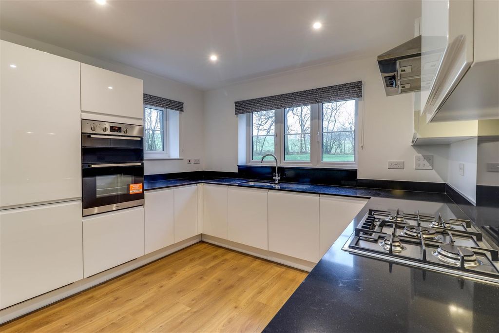 Property photo 2 of 16 20. Kitchen Diner.Jpg