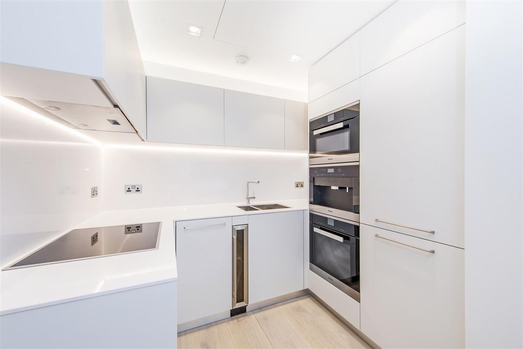 Property photo 3 of 18 Kitchen.Jpg