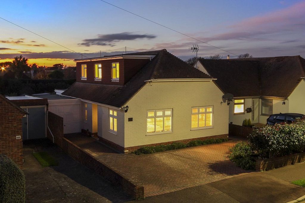 Property photo 1 of 14 Twilight