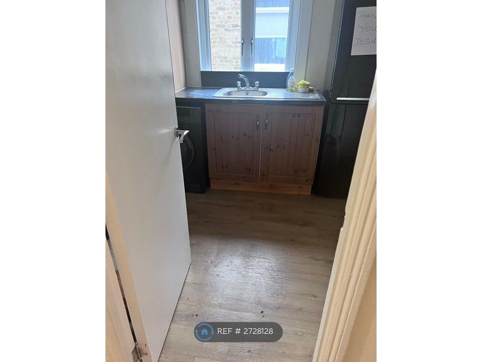 Property photo 1 of 10 Kitchen