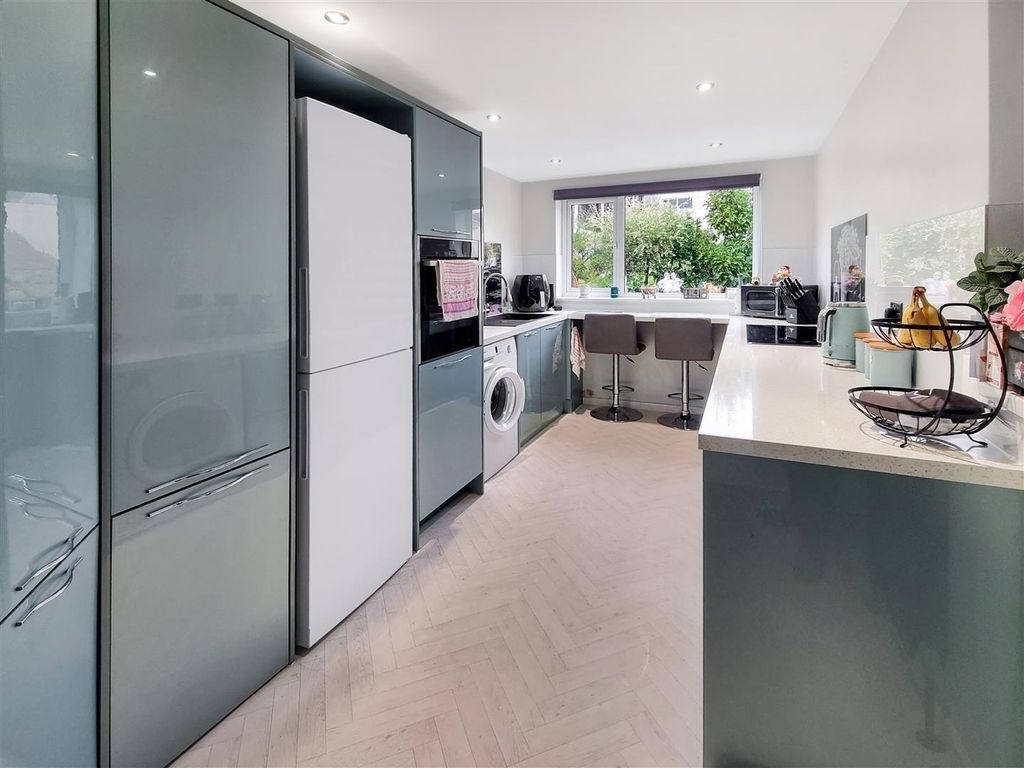 Property photo 2 of 14 84961.Jpg