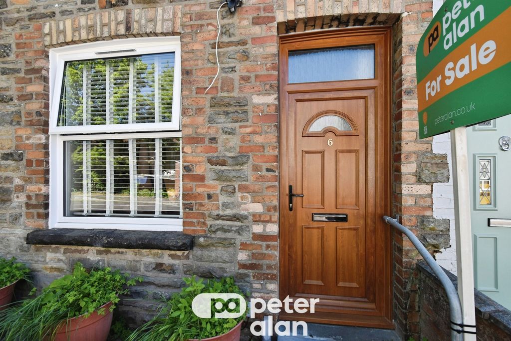 Property photo 2 of 17