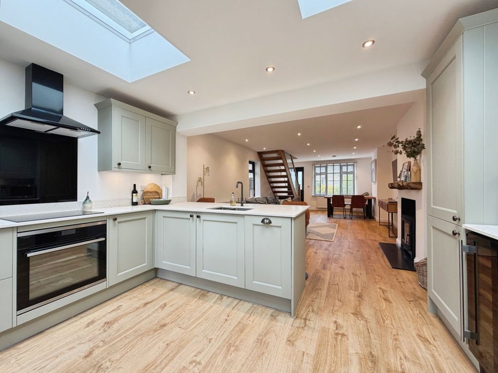 Property photo 3 of 14 Pbox-Img.Jpeg