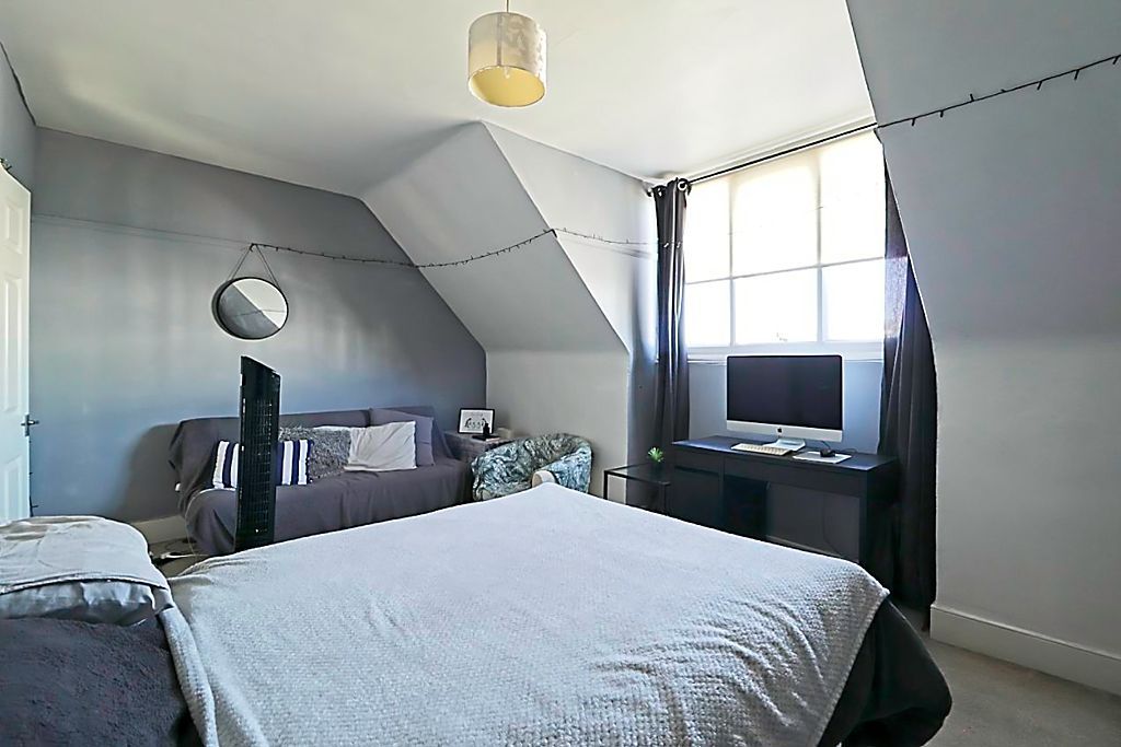 Property photo 2 of 10 Bedroom One