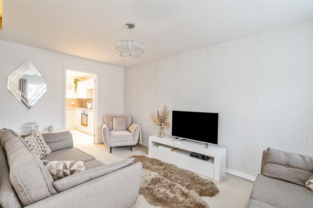 Property photo 3 of 9 53 Frankton Close_3.Jpg