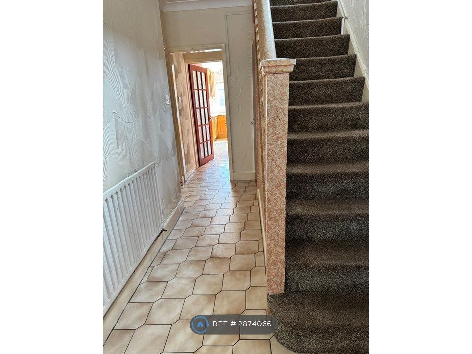 Property photo 2 of 26